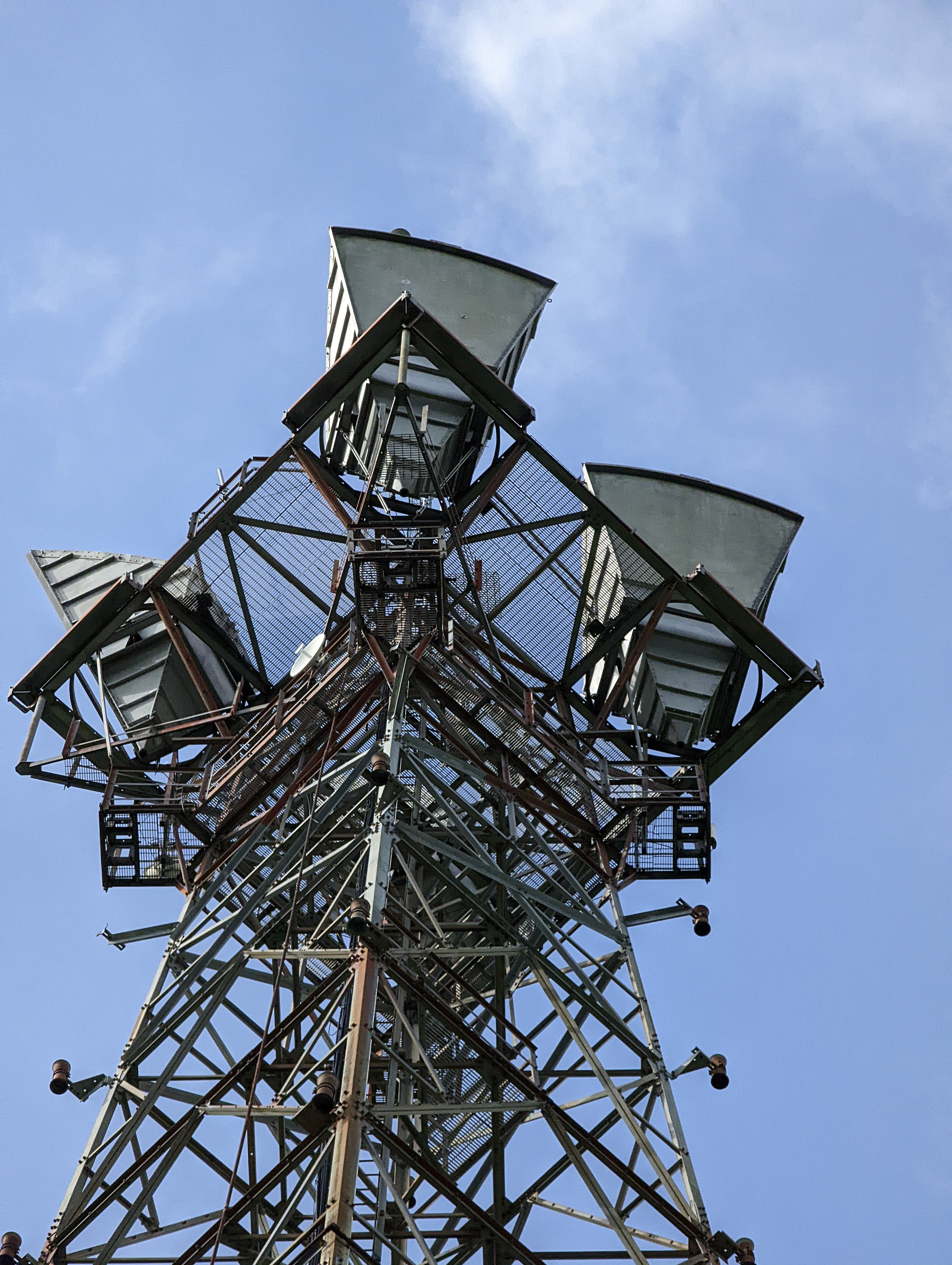 Hi-res image of KS reflector antenna 